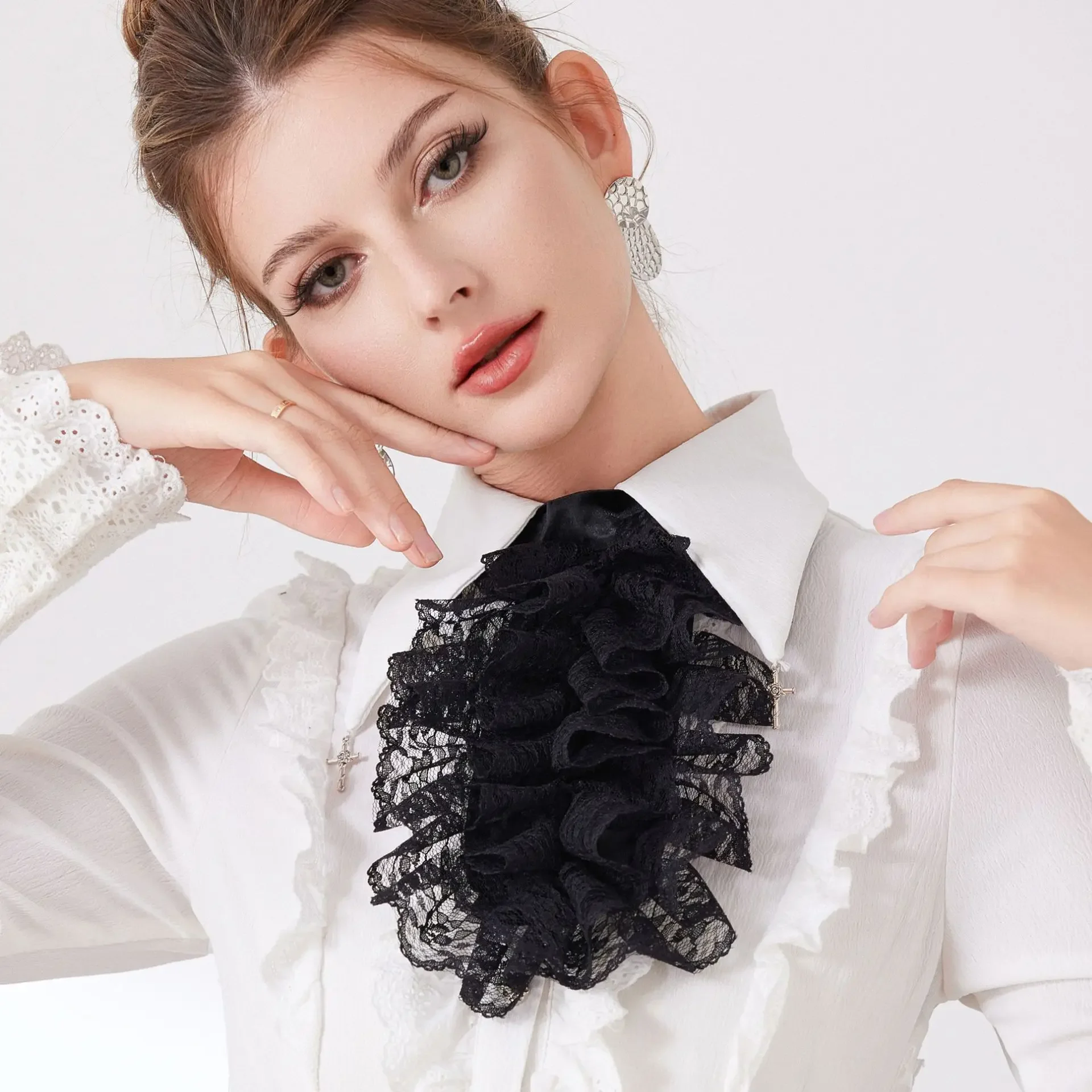 

Новый продукт, плиссированный черно-белый кружевной воротник, простой однотонный элегантный темпераментный дворцовый аристократический воротник с цветком