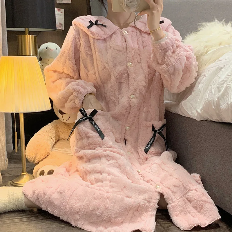 

Sweet Princess Style Sleepwear Winter Coral Fleece Nightgown Women's Casual Warmth Bathrobe Gwon Loose Nightwear with Pockets