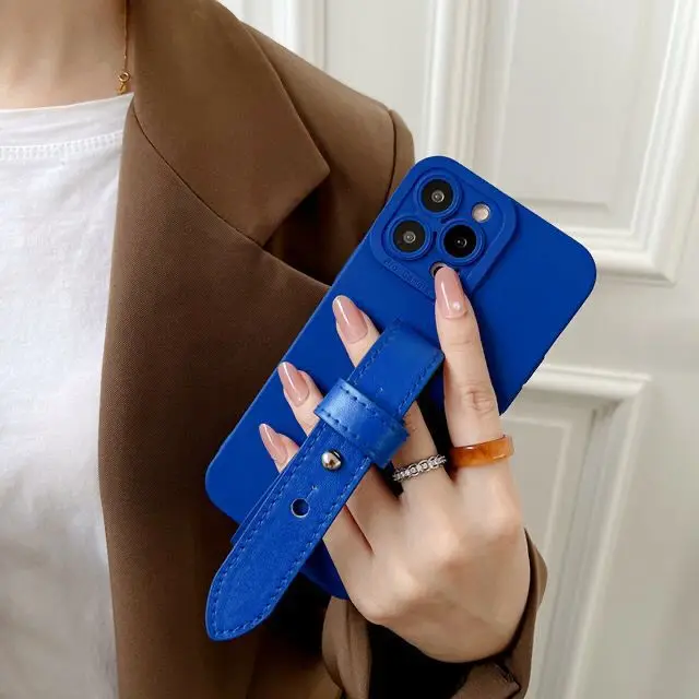 IG KOL PU معصمه حامل جراب هاتف آيفون 16 15 14 13/12/11 بروماكس XS 78P XR SE2/3 6s غطاء كامل الجلد قذيفة حماية الجسم