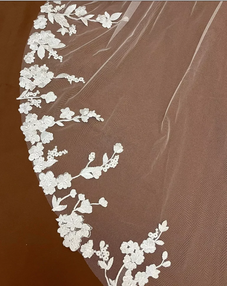 Long Wedding Veil Appliques Lace Edge Bridal Veils Accessories 300CM Customized image 2