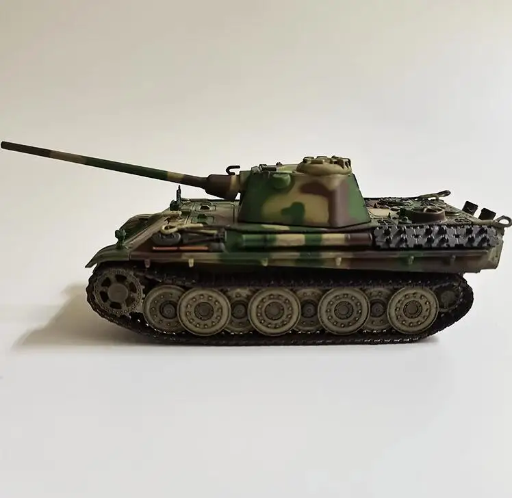 1/72 DG 63215 German P F Sd.Kfz.171 Medium tank Model  Finished product collection model