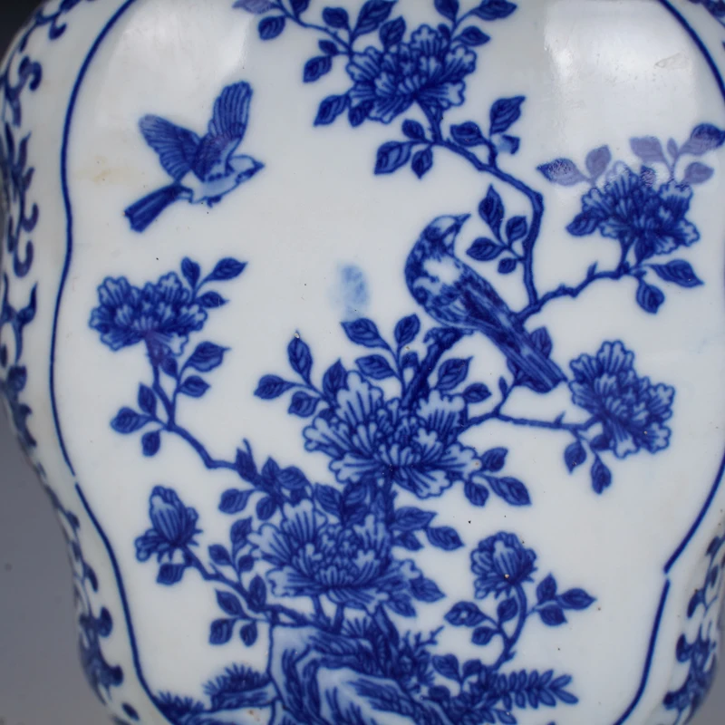 Qing Dynasty Qianlong Porcelain Vase Antique Blue and White Flower and Bird Design Two-Ear Vase Qianlong Era Replica Vase