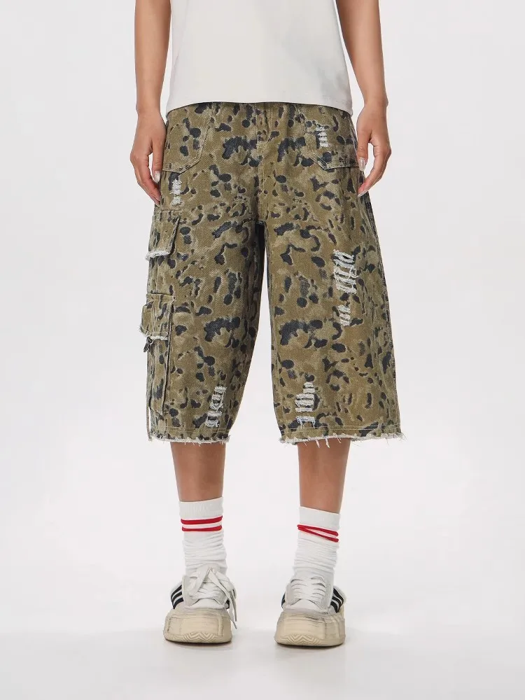 

American Retro Street Style Camouflage Wide Leg Seven-Foot Pants Streetwear Ripped Loose Trousers Trendy Shorts for Men y2k jean