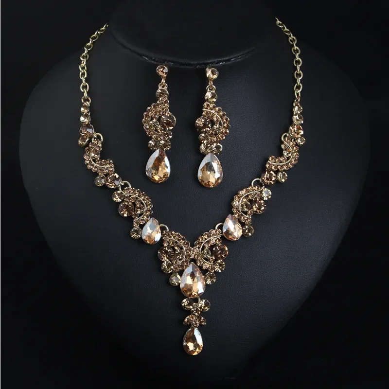 

Statement Sector Alloy Inlay Crystal Water Drop Pendant Necklace Earring Vintage Gold Color Chain For Women Bridal Jewelry Sets