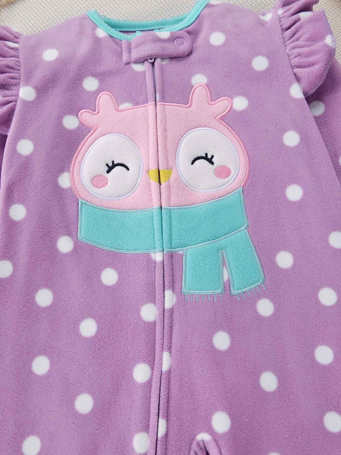 Baby-Mädchen Polar-Fleece Strampler mit Füßen, Herz-Polka-Dot-Druck, Niedliche Tier- und Buchstaben-Stickerei, Reißverschluss-Overall, Herbst-Winter-Babykleidung – Detail 7