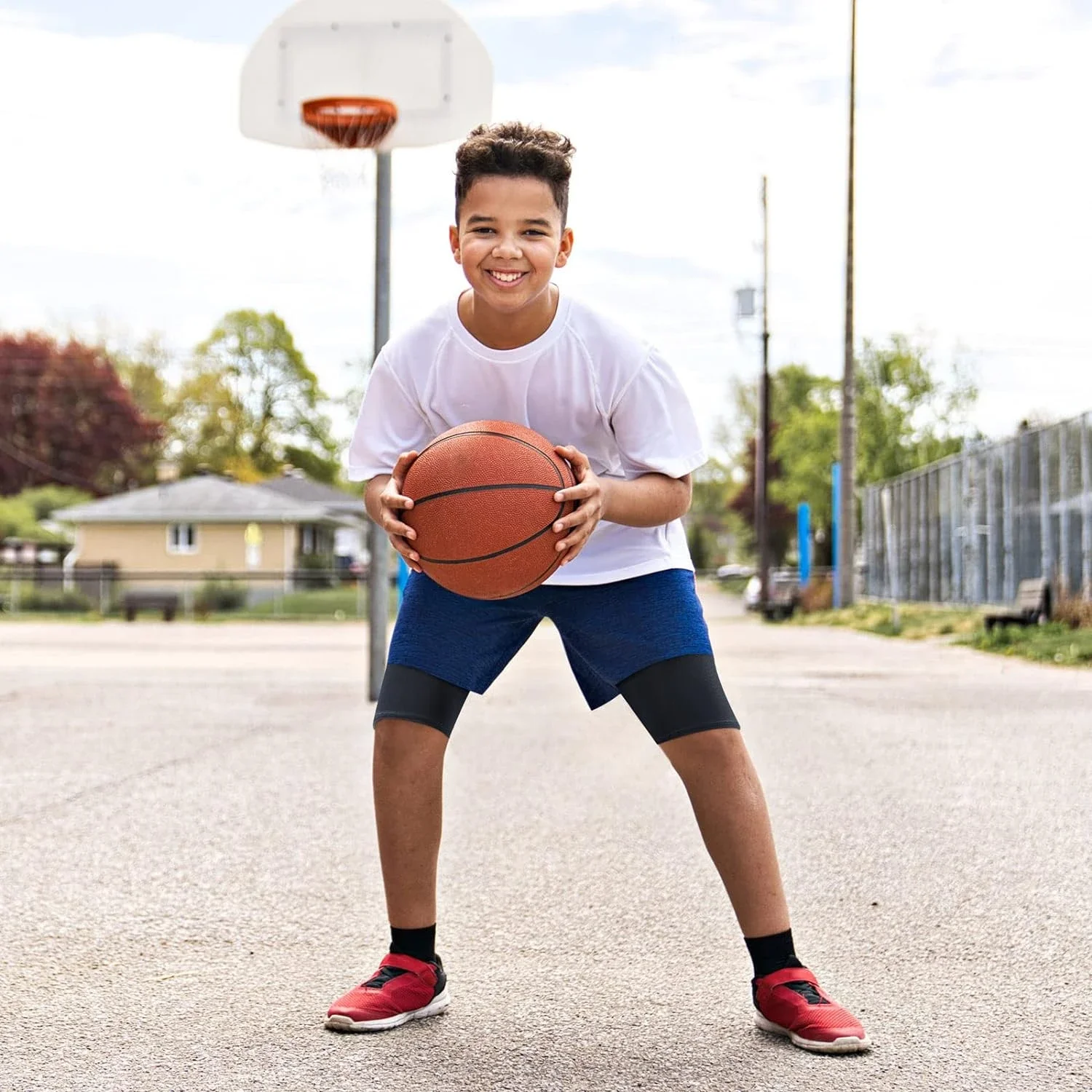 Pantaloncini a compressione traspiranti e ad alte prestazioni per ragazzi attivi. Intimo sportivo comodo e di supporto con pe senza pari