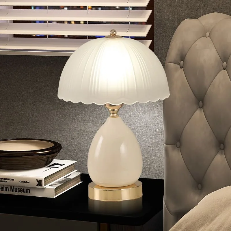 

Light luxury high-end strawberry cactus table lamp, creative design, fresh bedside table, bedroom lamp, atmosphere decoration