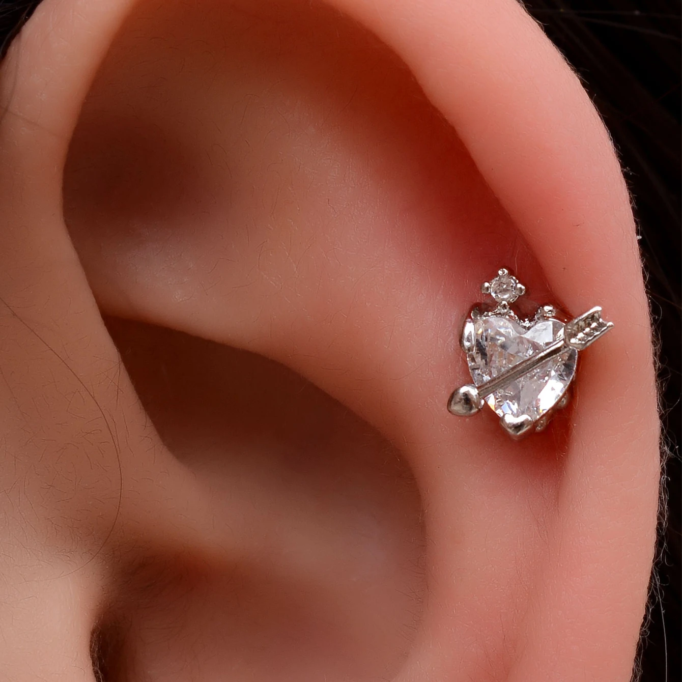 1 Stück Edelstahl-Knorpelstecker-Ohrringe, hypoallergen, zierlicher flacher Helix-Tragus-Piercing-Schmuck für Damen – Detail 7