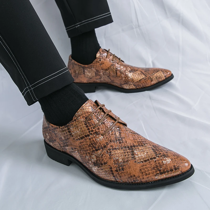 

Новые трендовые кожаные оксфорды для мужчин, деловая повседневная офисная рабочая обувь, классическая мужская деловая модельная обувь с острым носком, туфли дерби