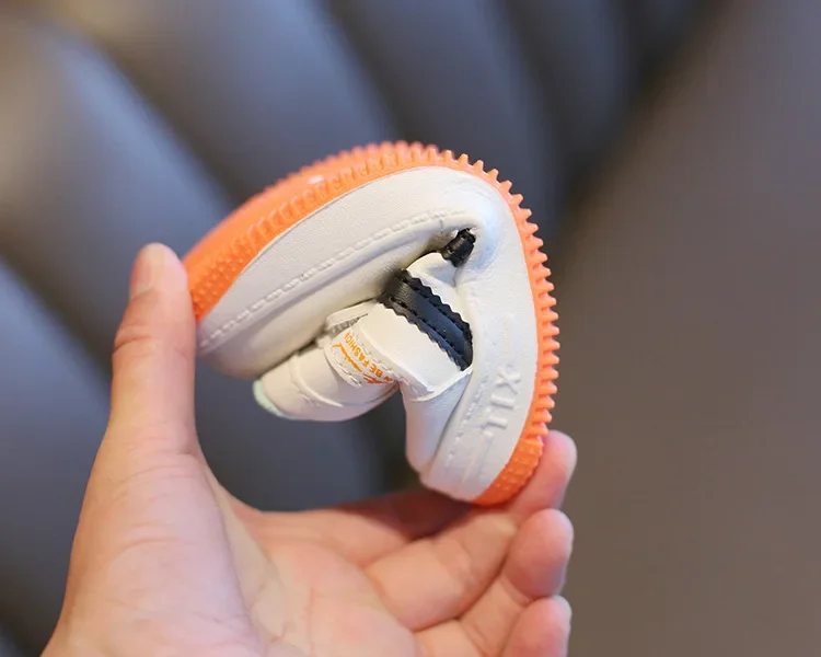 Kindersneaker, modisches Design, weiße, rutschfeste Freizeitschuhe für Jungen und Mädchen, atmungsaktive Sneaker mit Schnürsenkeln, Outdoor-Schuhe für Kleinkinder. – Detail 10