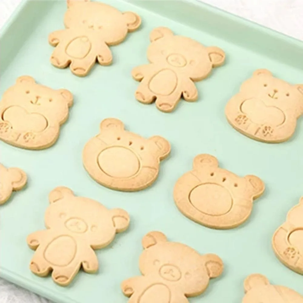 New Baking Tool Bear Shape Dies Kitchen Supplies Press Type Biscuit Mold Cartoon Hug Bear Cookie Mould