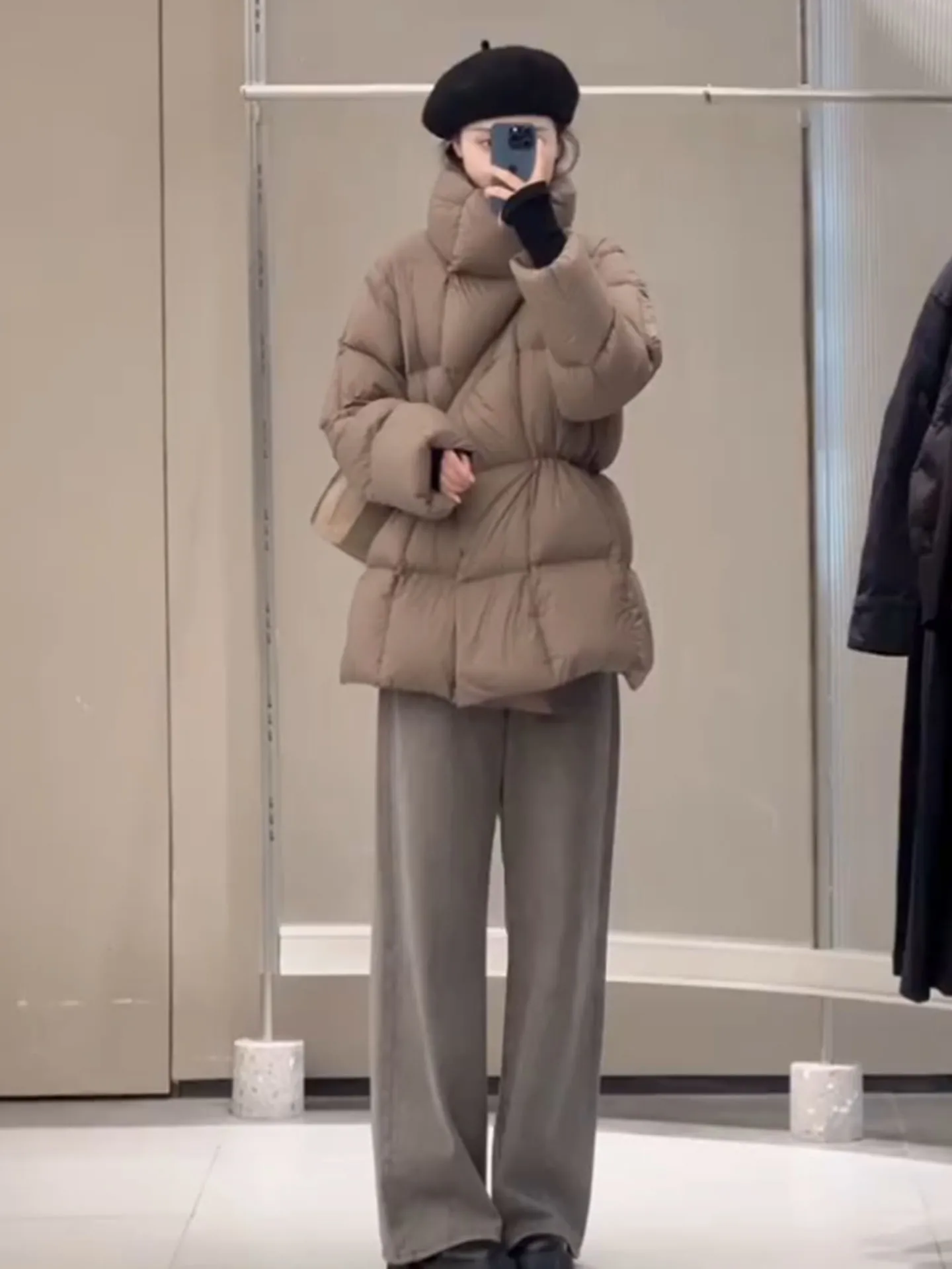 キャラメルパファージャケット レディース ルーズフィット ウエストシェイプ スタンドカラー ミドル丈 ダウンコート カジュアル アウター