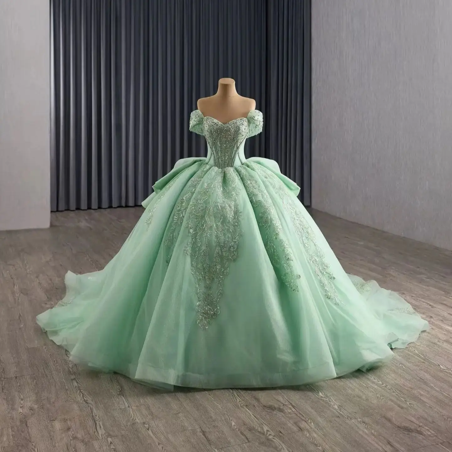 

Mint Green Charro Quinceanera Dresses Ball Gown Sweetheart Appliques Beaded Mexican Sweet 16 Dresses 15 Anos Customized