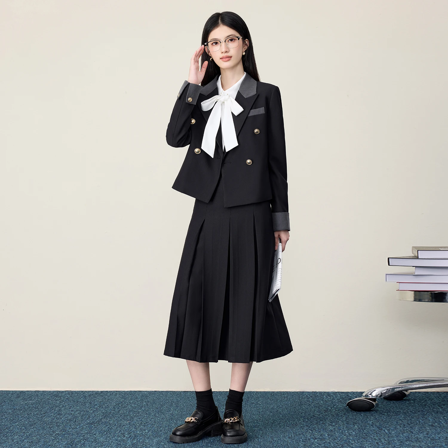 طقم بدلة نسائية أنيقة من NAVIU لخريف 2025 سترة جديدة احترافية مزدوجة الصدر بأكمام طويلة وتنورة ملابس عمل للسيدات في المكتب