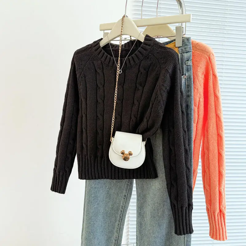 Modny sweter damski na jesień i zimę 2025 w stylu koreańskim, retro, krótka dzianina o luźnym kroju, uniwersalny, z efektem warkoczy.