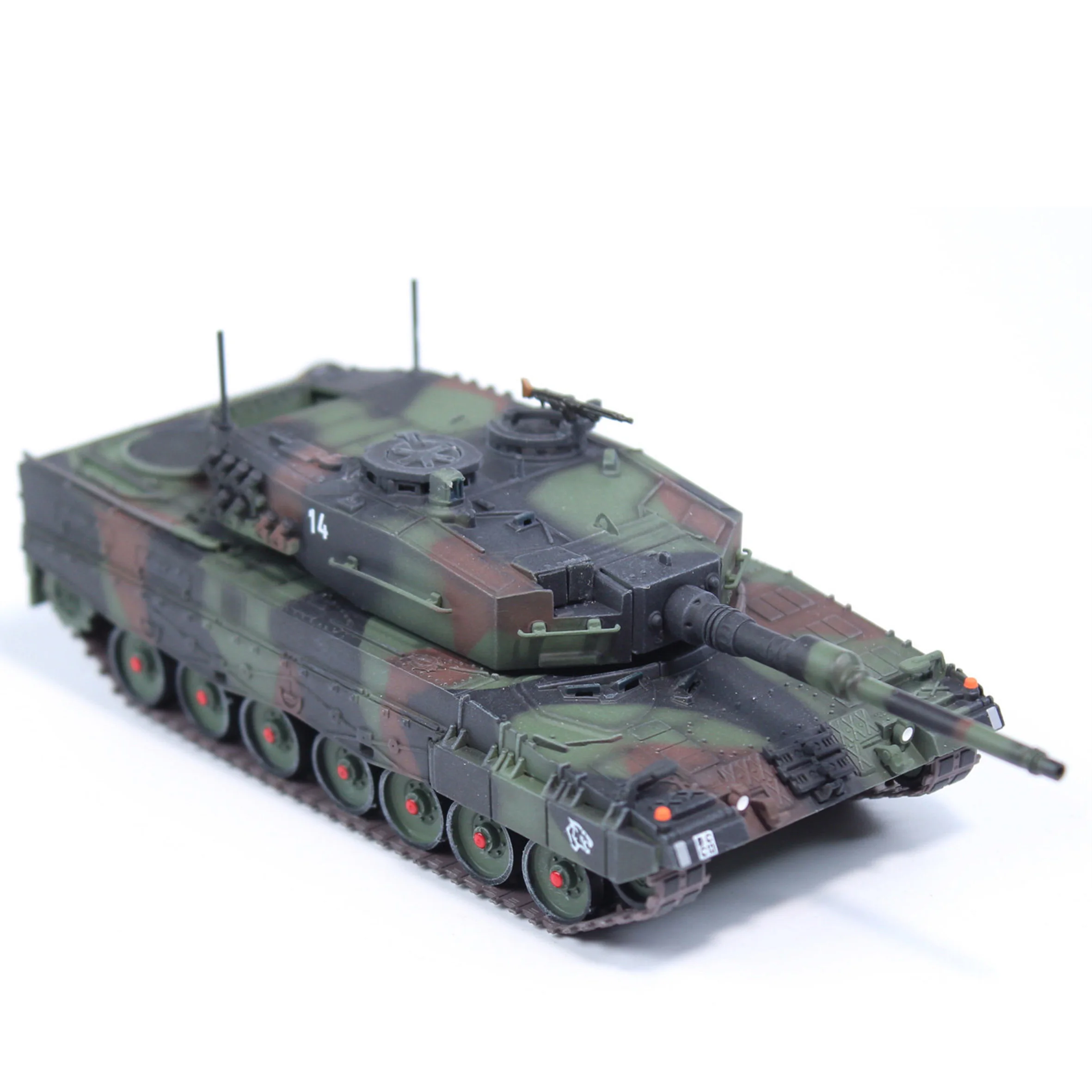 modele-de-char-leopard-2a4-1-72-p12226pg-suisse-pz87-13eme-bataillon-blinde-modele-statique-fini