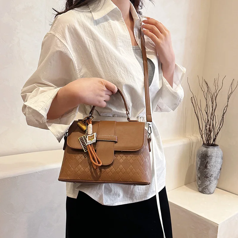 

Винтажная мини-квадратная сумка 20led AW, женская офисная сумка через плечо с тиснением и верхней ручкой