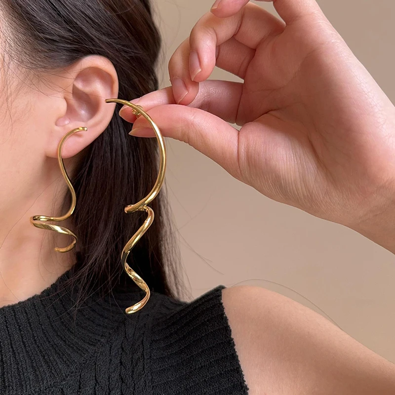 

FTCY Minimalist Metal Lines Twisted Wavy Earrings for Women Gold Color Exquisite Hyperbole Stud Earrings Party Jewelry