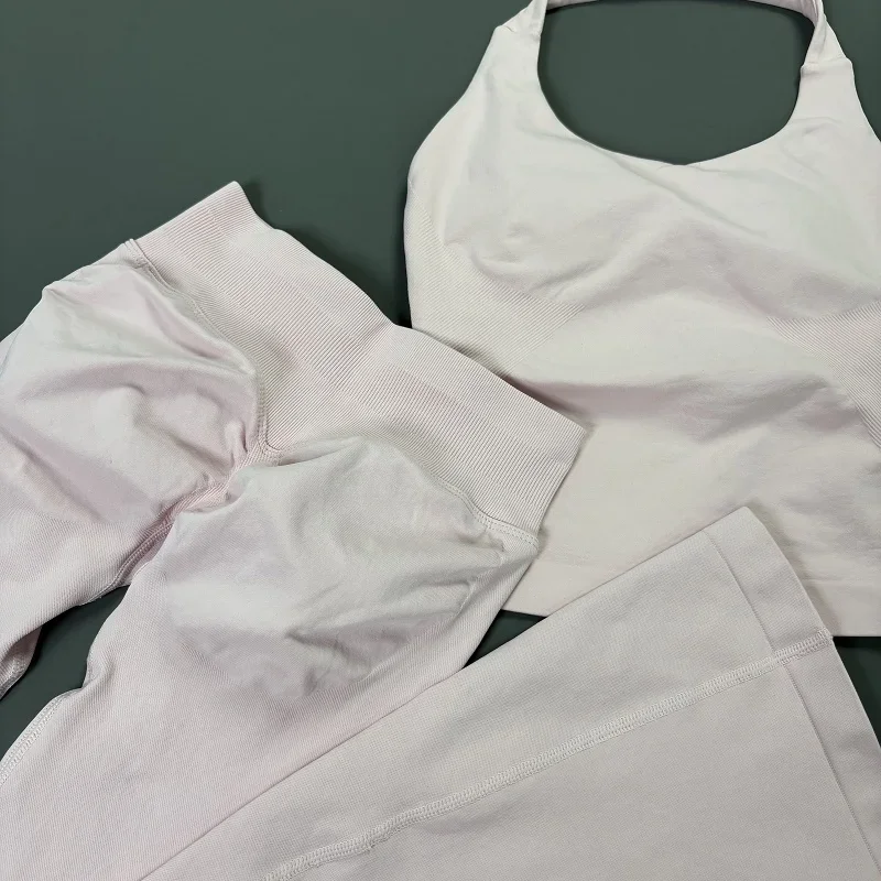 2-teiliges Fitness-Set für Damen: Nahtloses Gym-Haltertop und Hüftliftende Schlaghose für Yoga, Laufen und Workout – Detail 17