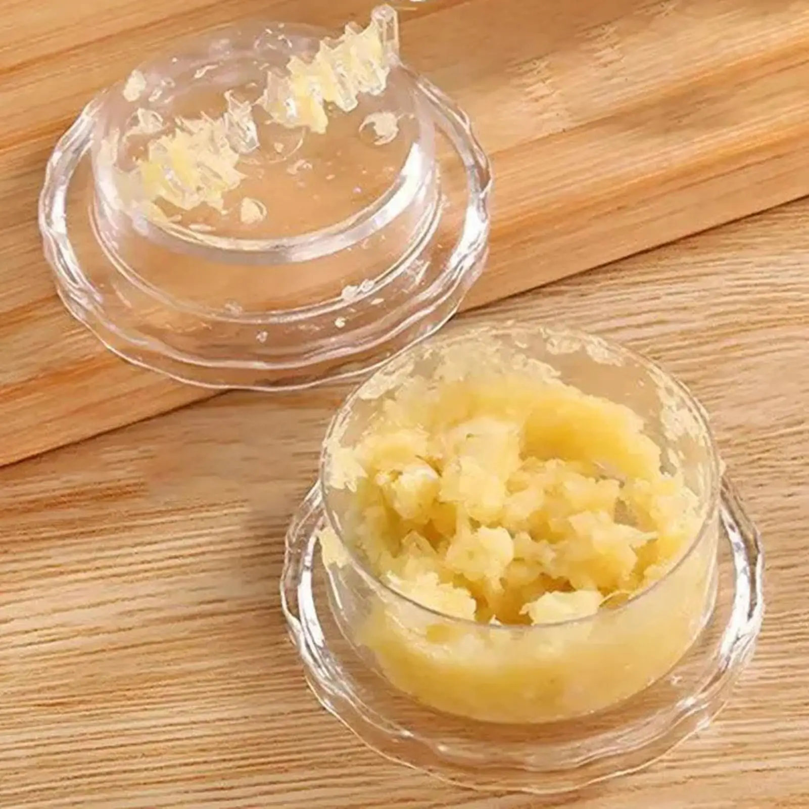 Transparent Plastic Garlic Crusher Multifunctional Handheld Garlic Press Twisting Machine and Grinder Kitchen Gadgets