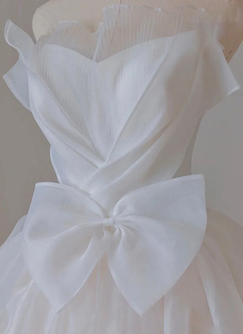 2025, neues Modell, weißes, leichtes Hochzeitskleid im französischen Stil, elegantes, schlichtes, trägerloses Ballkleid, Prinzessin-Vintage-Hochzeitskleid