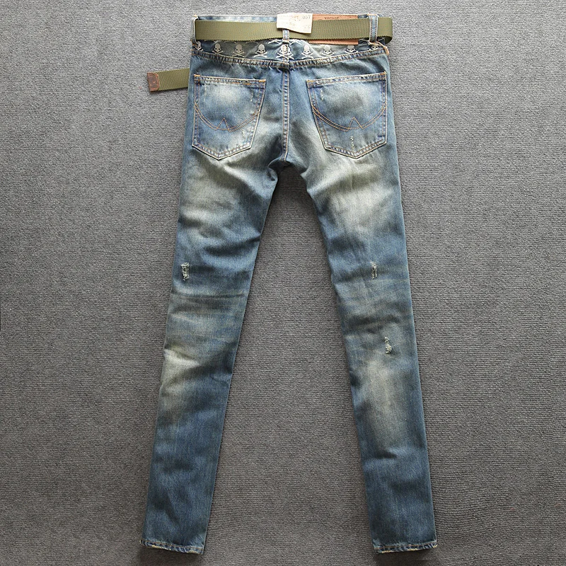 Pantalones vaqueros Vintage para Hombre, Jeans rasgados con parches de alta calidad, diseño bordado de Calavera, azul Retro, a la moda