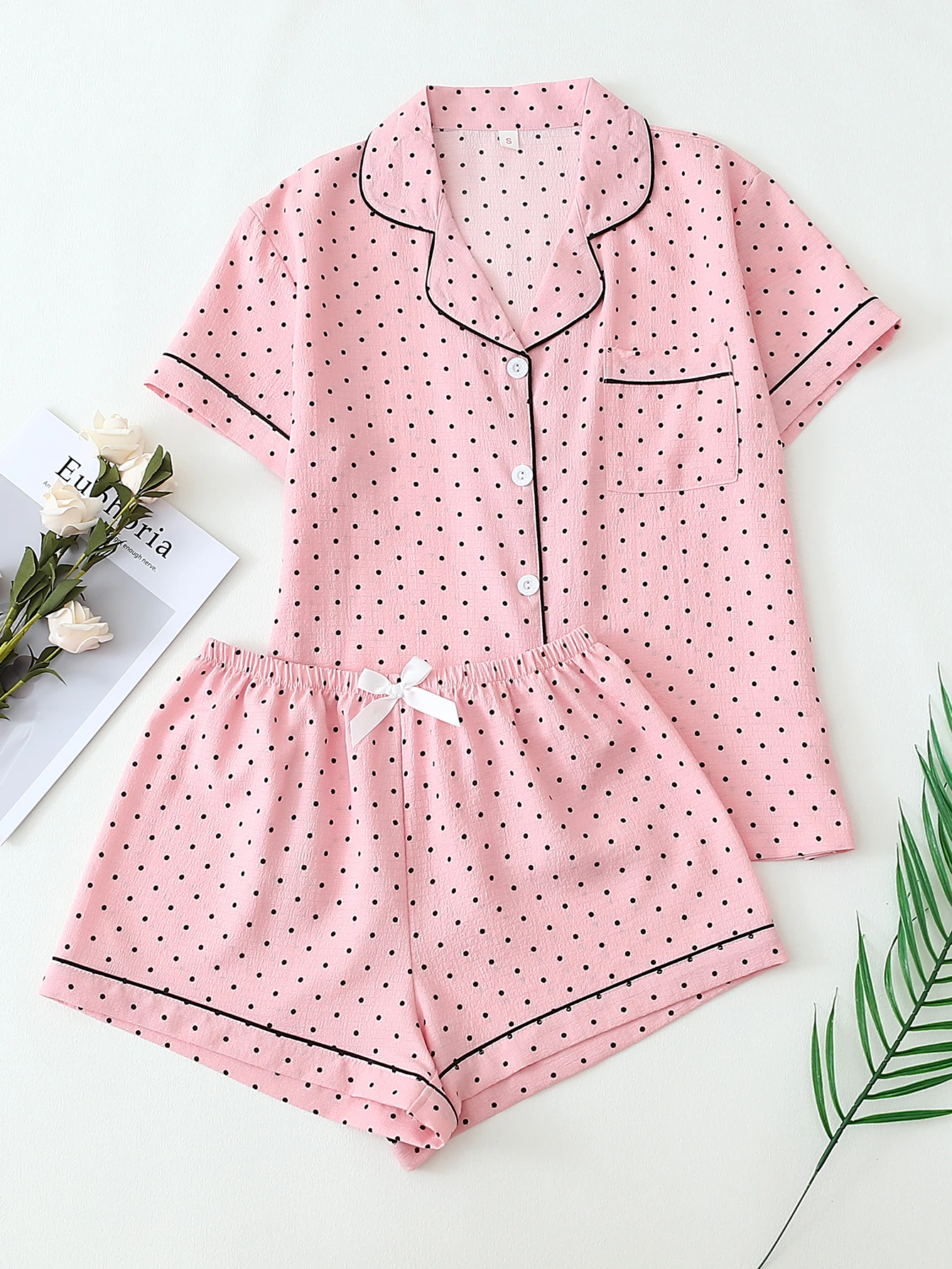 Two-Piece Mini Black Polka Dot Print Women's Summer Set with Contrasting Color Lapel Short-Sleeve Button-Up Top and Bow-Knot Shorts Pajama Loungewear Set Suitable for Home Use