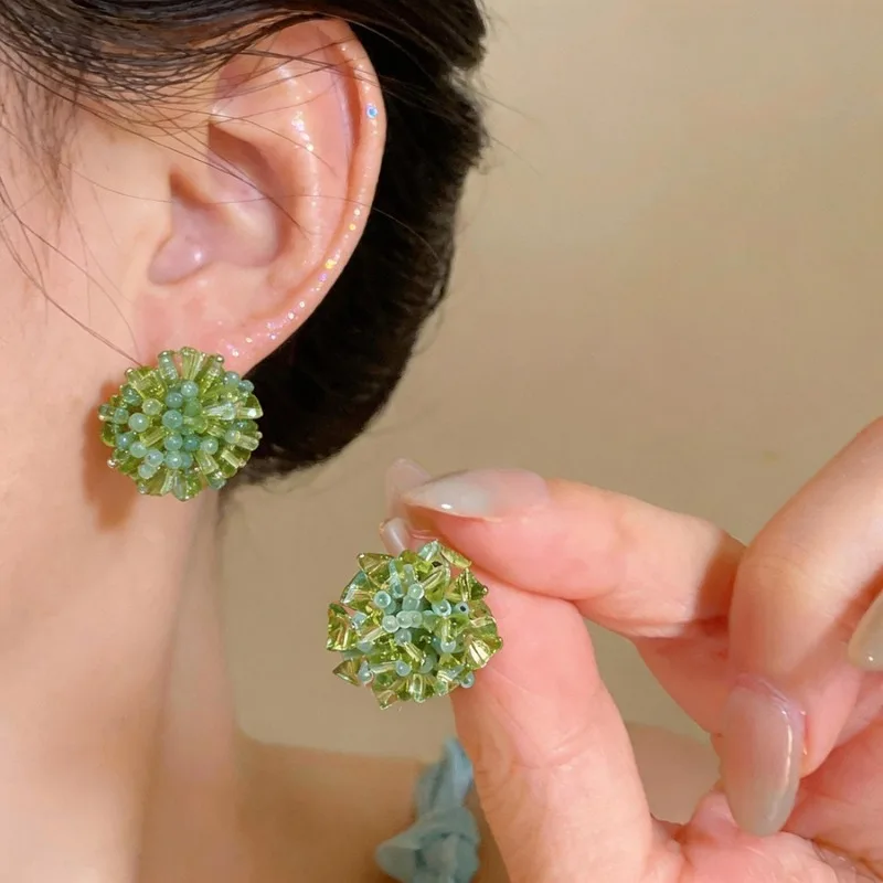 Fresh Handmade Flower Cluster Stud Earrings Women Delicate Green Glass Beaded Ear Studs Daily Minimalist Elegant Ear Jewelry K