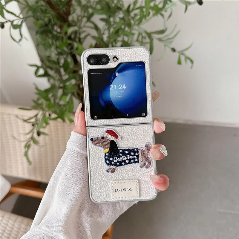 Cute Embroidered Dog Short Chain Case For Samsung Galaxy Z Flip6 Case Z Flip5 Z Flip4 Z Flip7 Cover Motorola Razr60 Razr50 ultra