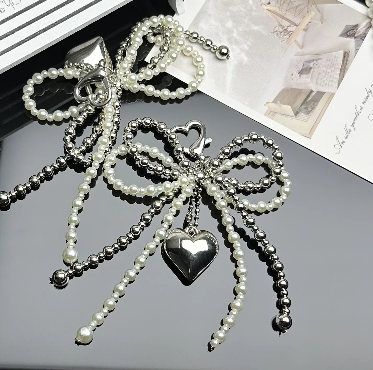 

Кавайный кулон с жемчужным бантом и сердечком, чехол для телефона, сумка, одежда, милый брелок, подвеска для обуви, шляпа, подвеска, милый стиль, серебряный брелок с бантом