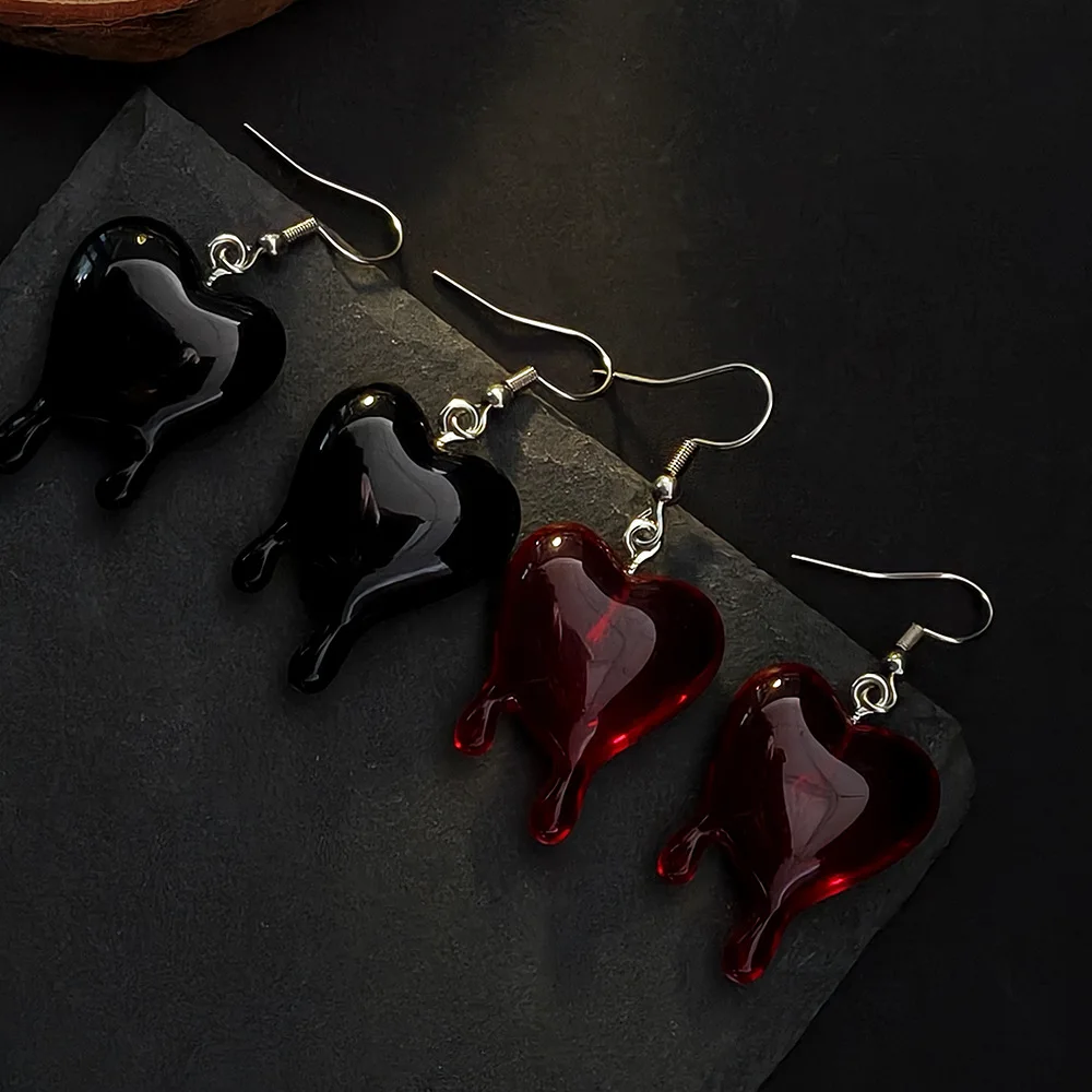 Creative Gothic Black and Red Heart-shaped Pendant Dripping Blood Bleeding Heart Earrings for Men and Women Jewelry Accessory