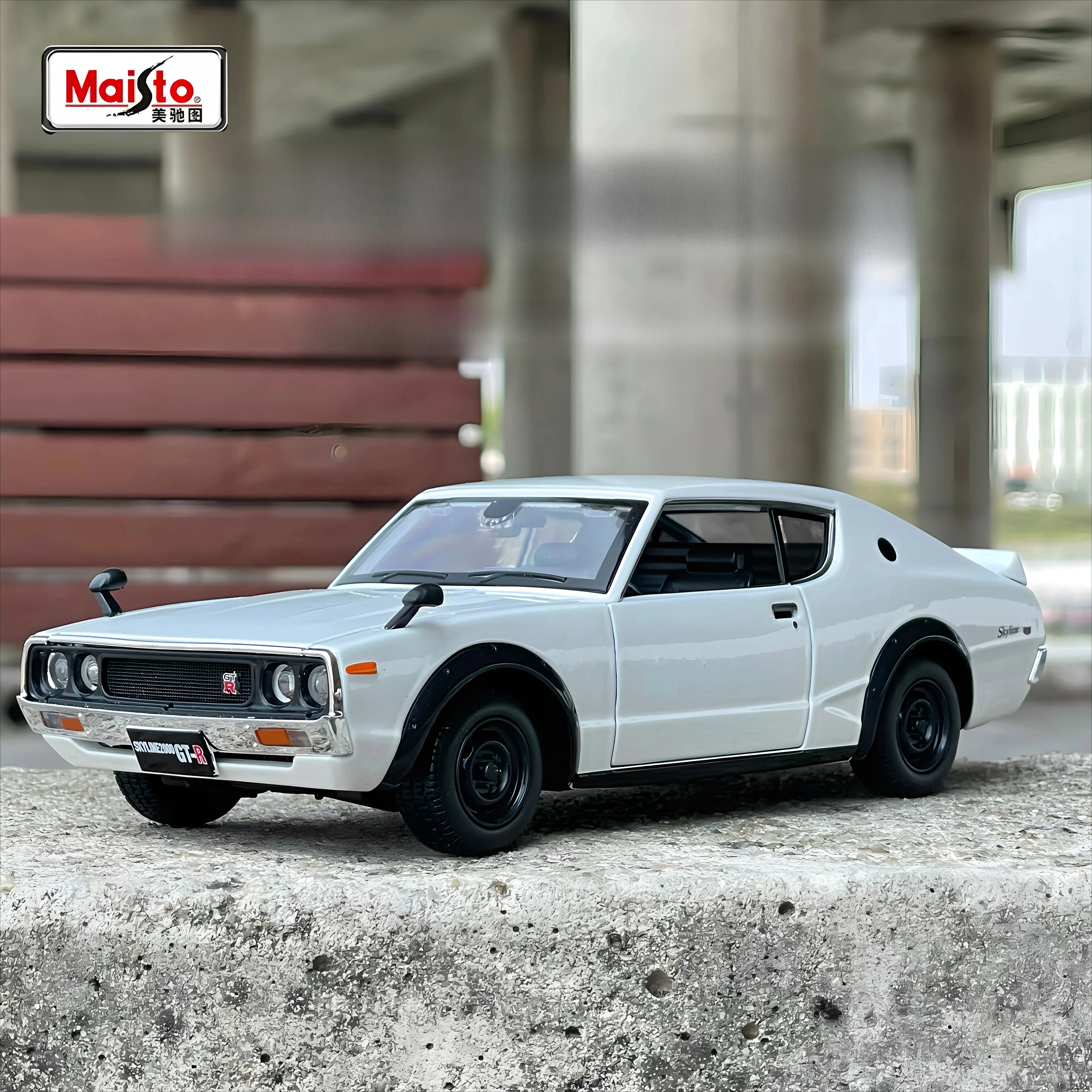 

Maisto 1:24 Skyline 2000 GT-R Alloy Sports Car Model Diecasts Metal Toy Racing Car Model Simulation Gifts