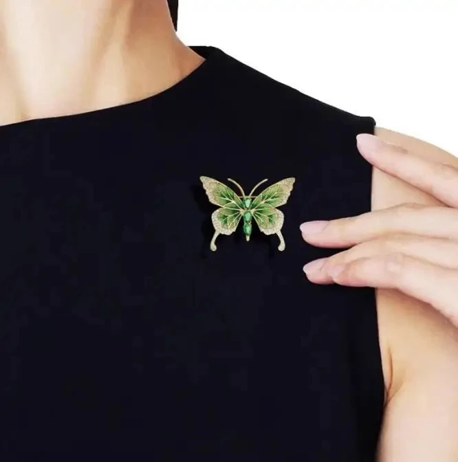 Luxury Rhinestone Butterfly Brooch Elegant Women Green Crystal Insect Lapel Badge Pins For Suit Scarf Clothes Decor Accessories