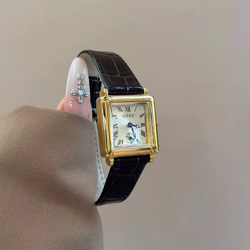 New Square-Shaped Fashionable Women'S Watch With A Retro Bamboo Strap. A High-Quality Women'S Wristwatch Suitable For Women.