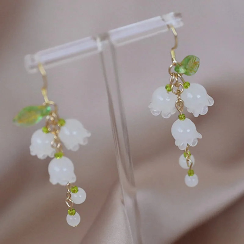 

2023 New Sweet Temperament Small Fresh Bamboo White Lily Of The Valley Flower Earrings Elegant And Gentle Asymmetric Earrings