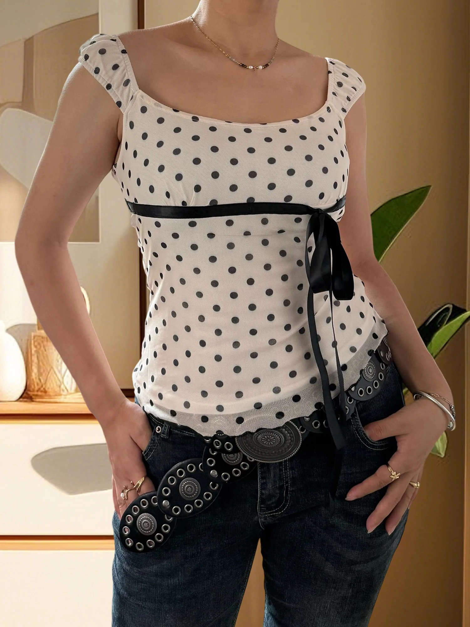 Blusa de verano con estampado de lunares para mujer con cinturón, escote cuadrado, mangas casquillo y top de estilo informal ajustado
