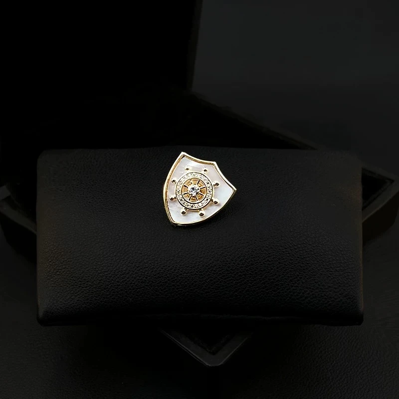 Luxury Shield Rudder Brooch for Men Women Sparkling Rhinestone Nautical Suit Lapel Pin Anti-Slip Clothing Gift Accessory 6067