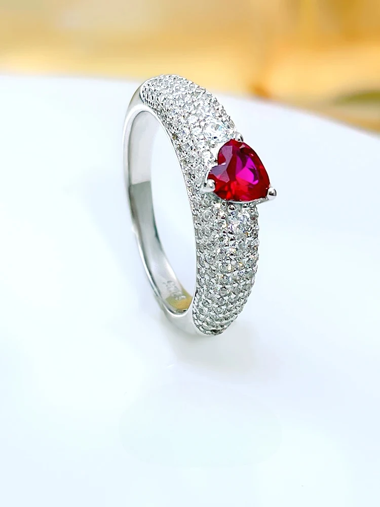 Exquisite and compact artificial red treasure 925 sterling silver ring paired with high carbon diamond wedding jewelry