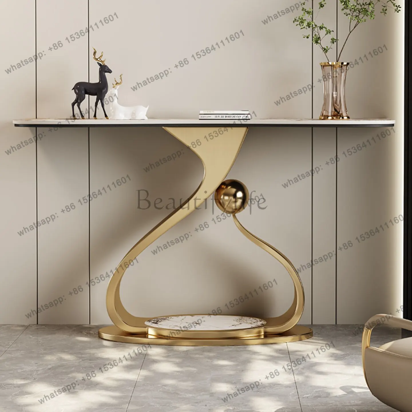 The entrance cabinet is opposite the door, modern light luxury high-end strip case, end view table against the wall