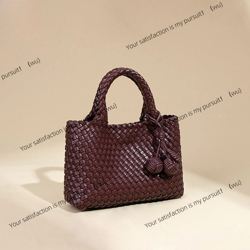 Tas wanita anyaman tangan, tas selempang kasual kulit lembut baru, modis dan serbaguna untuk dibawa di tangan