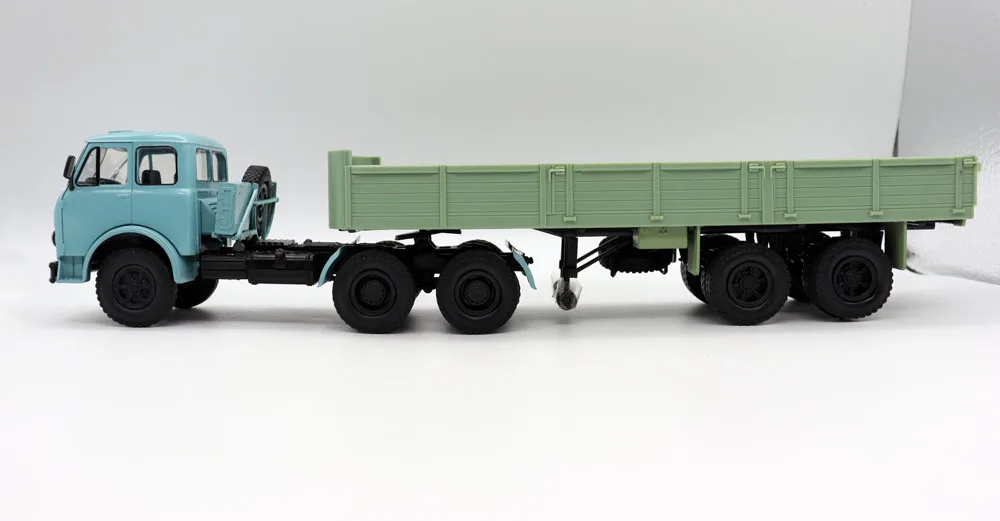 NEW 1:43 Scale 1963 MAZ-514 with semi-trailer MAZ-5250 USSR Long Truck Diecat Alloy Toy Model For collection gift