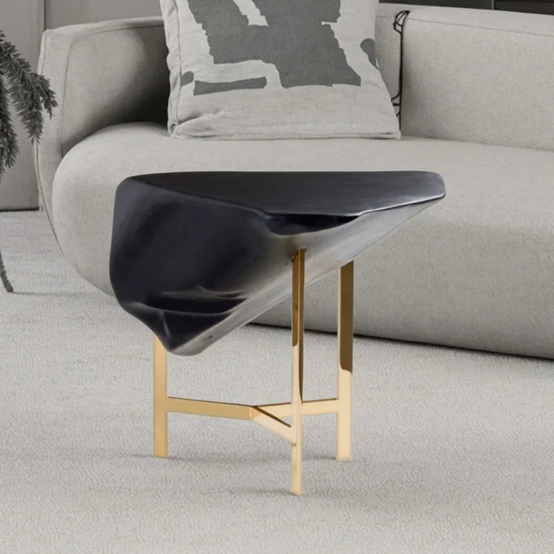⁕rUnique Asymmetric Structure Coffee Table Black Top with Golden Metal Frame Modern Creative FRP Side Table