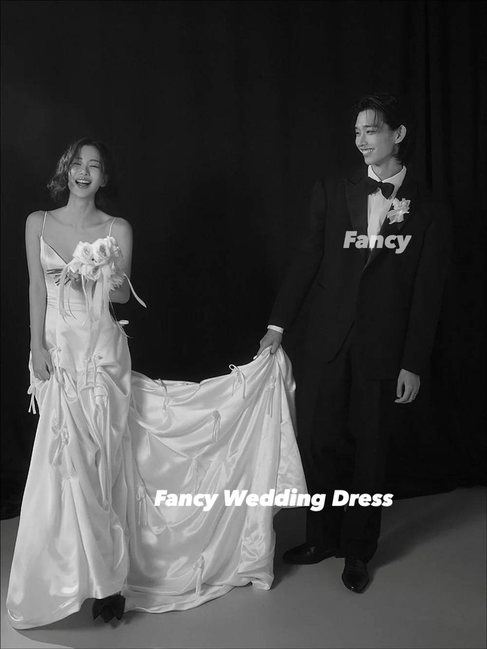 Fancy Simple Korea A Line Abito da sposa Servizio fotografico Senza spalline Abito da sposa in morbido raso Abito da sera a maniche corte Personalizzato