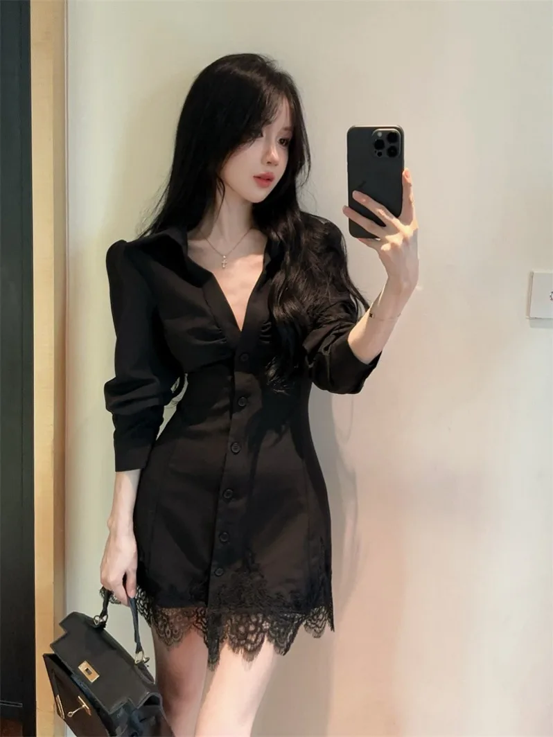 

Черное женское платье-рубашка с длинным рукавом, кружевными вставками и V-образным вырезом, приталенное, для весны и лета