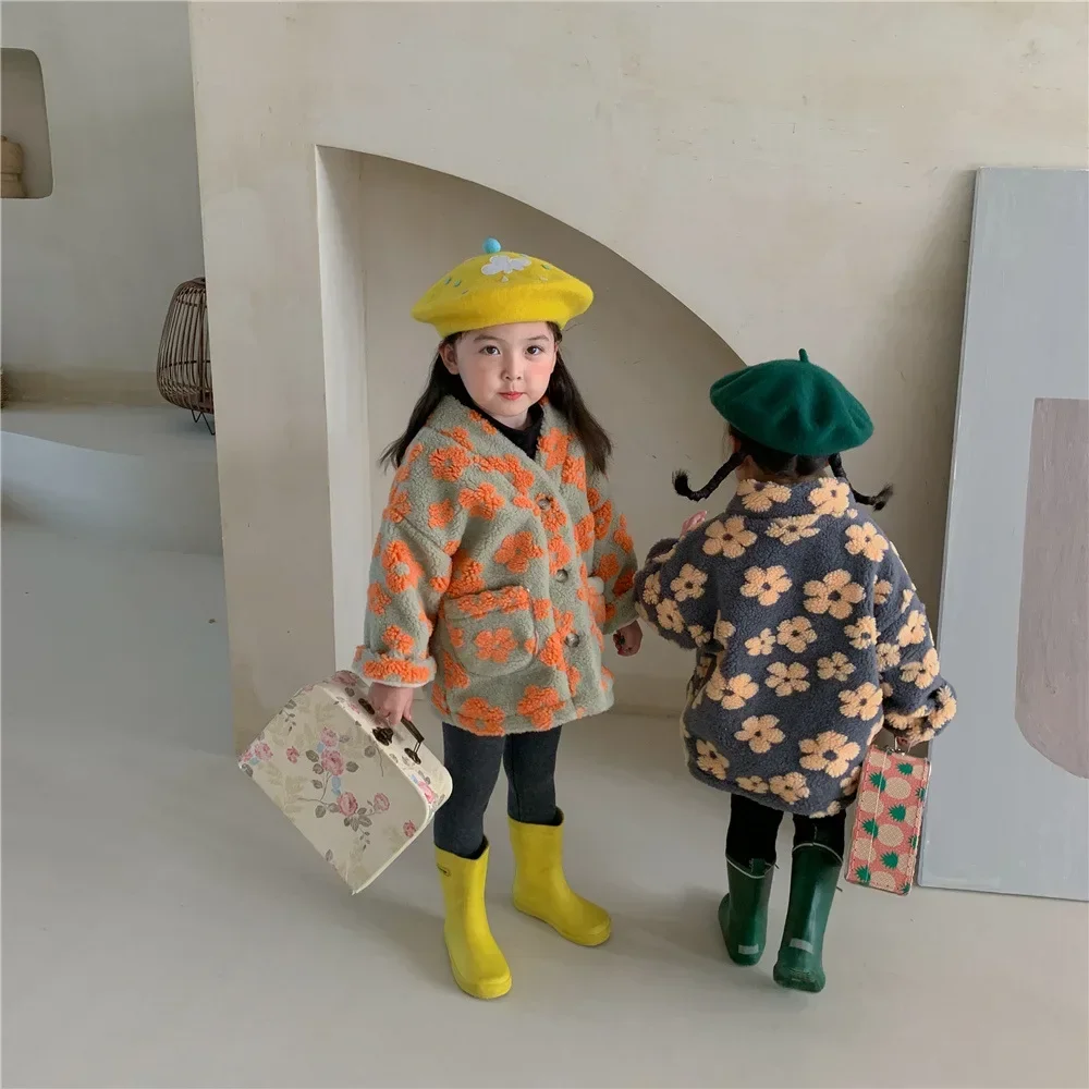 Outerwear Girls Coat Winter Simple Korea Baby Round Neck Flower Plush Childrens Clothing 2023 Beautiful Causal Warm