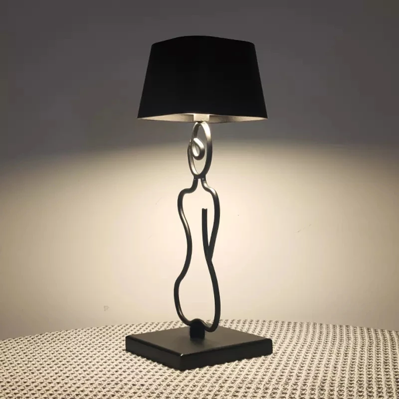

Modern Luxury Bedside Luxury Metal Wireless Portable Small Cordless Rechargeable Hotel cafe bar Fashion Led Tbale Lamp