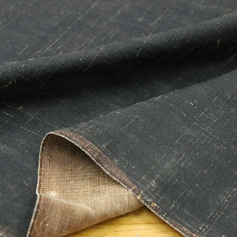 Ceci est un tissu de créateur avec un style wabi-sabi et un flair artistique en vieux chêne soie Xiangyunsha