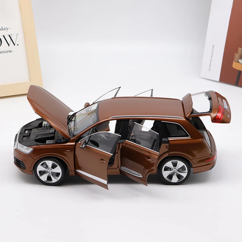 Diecast Original 1:18 Scale Audi Q7 TFSI Quattro Simulation Alloy Car Model Static Display Collectible Gift Decration Souvenir