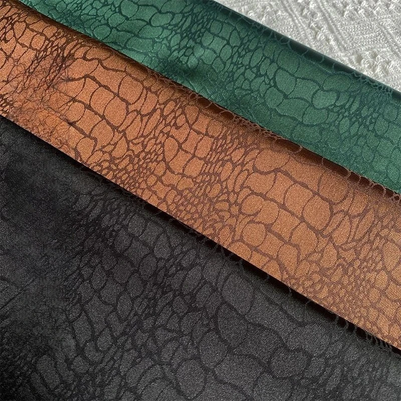 Modischer schwarzer Jacquard-Stoff pro Meter für Damenkleider, Anzüge, Hemden, Nähen, Schildkröten-Riss-Muster, schlichtes Tuch, dünn, bequem