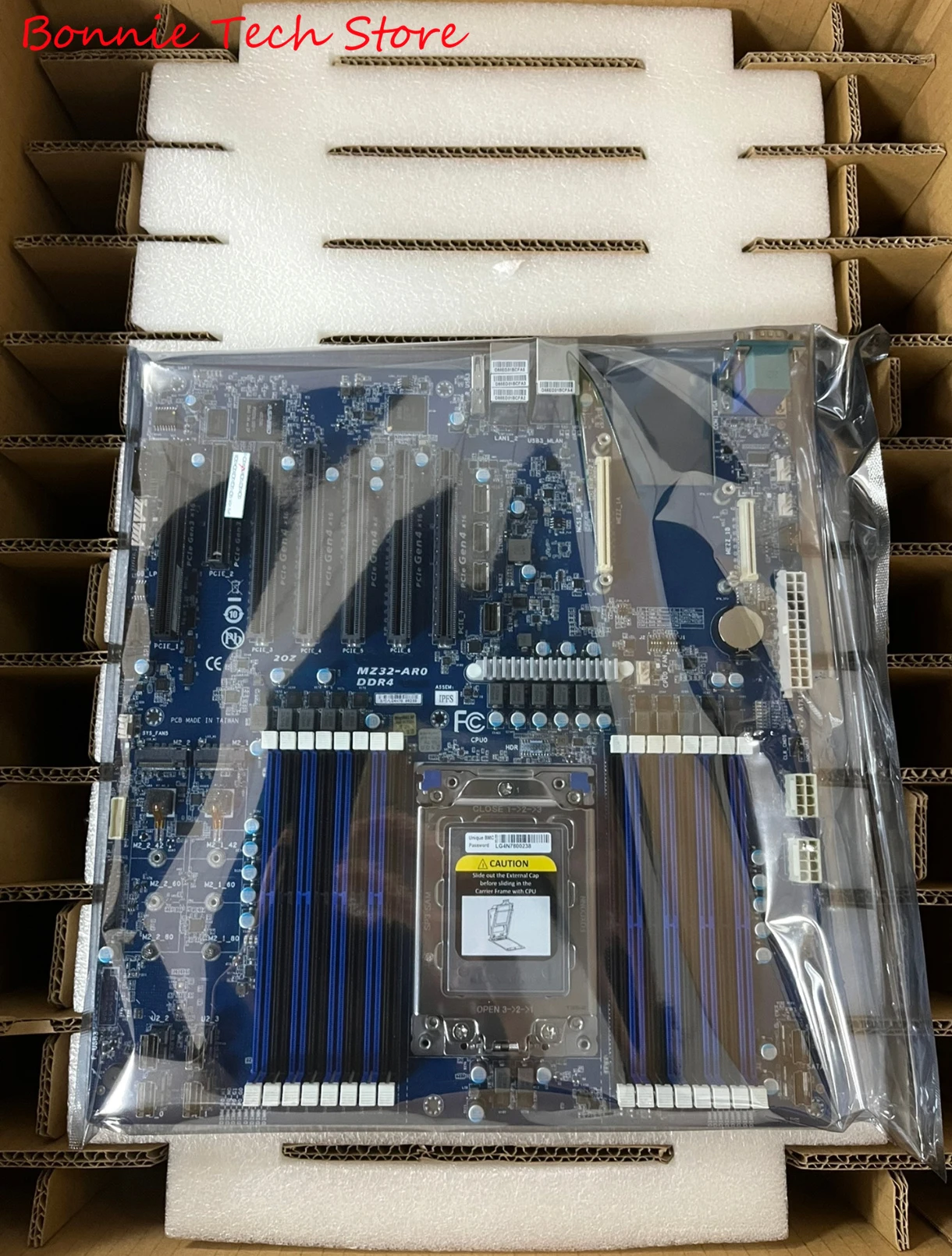 MZ32-AR0 ,E-ATX Socket SP3,EPYC 7002 Series Processor Family